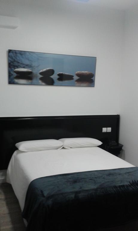 Hostal Buenos Aires Madrid Habitación foto